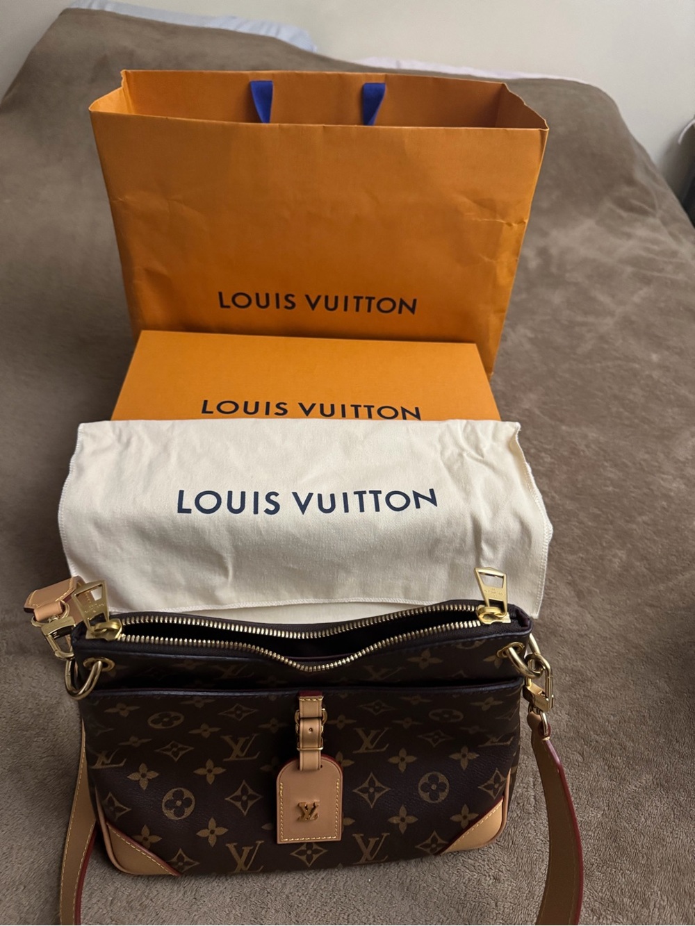 Louis Vuitton Brown Monogram Shoulder Bag with Tan Trim - Picture 4 of 8